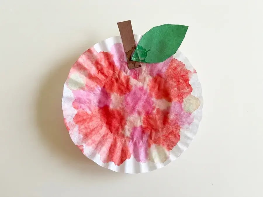 Coffee filter apple, an easy September craft for preschoolers ages 3 to 5