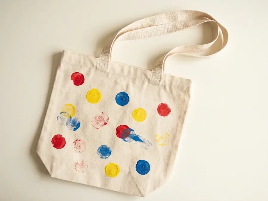 Stamped tote bag, an easy Easter craft for preschoolers ages 3 to 5