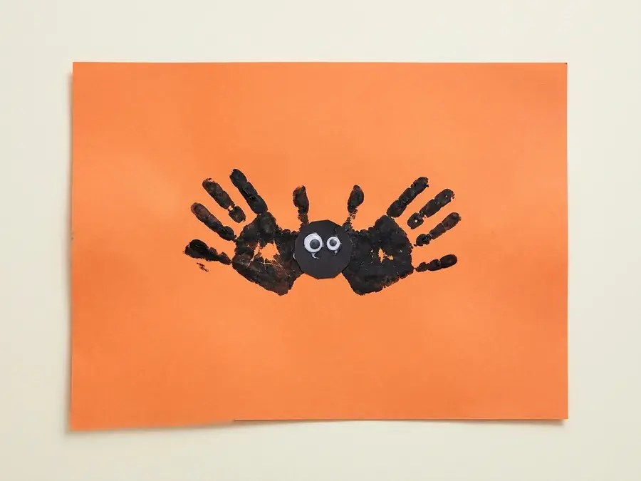Handprint bat, an easy bat craft for preschoolers ages 3 to 5