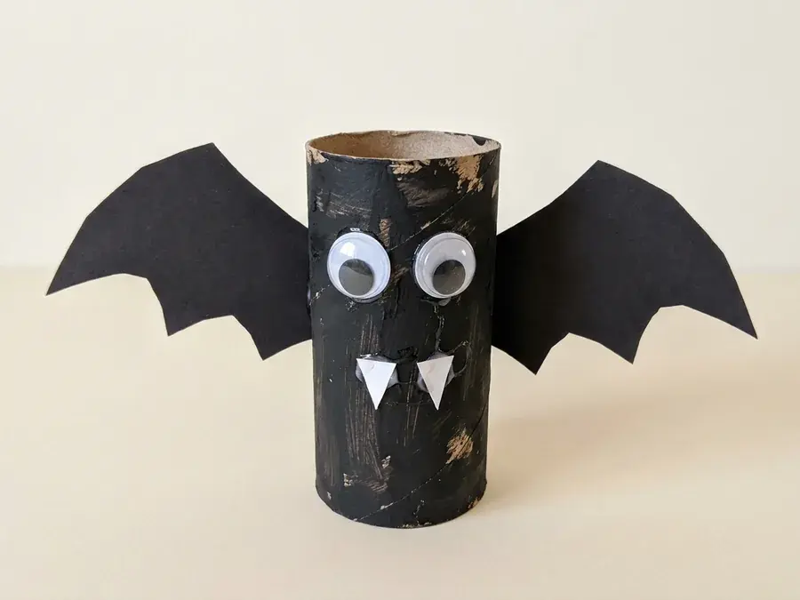 Toilet roll bat, an easy bat craft for preschoolers ages 3 to 5