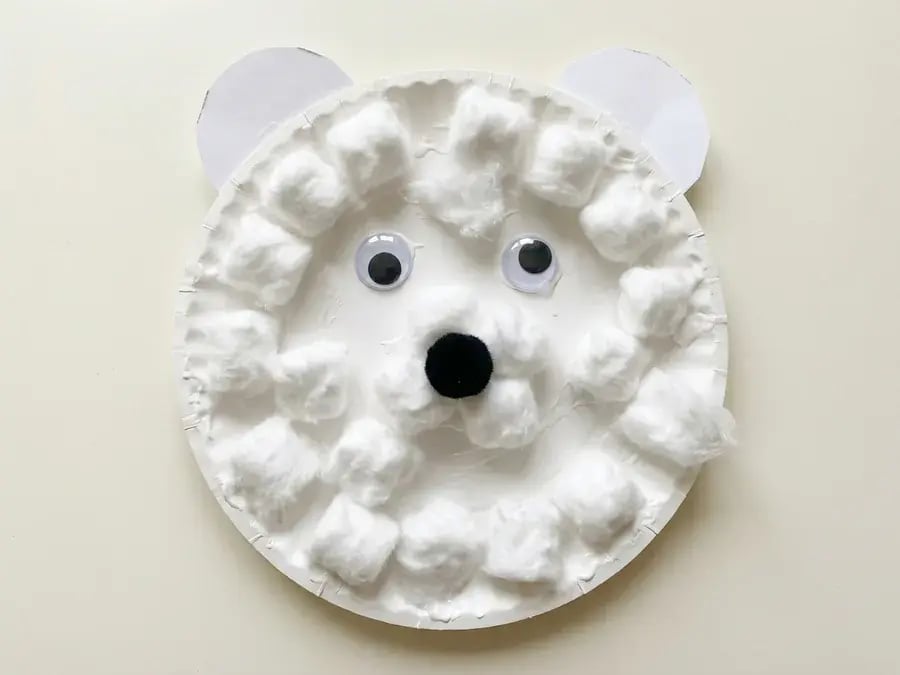 Paper plate polar bear, an easy January craft for preschoolers ages 3 to 5