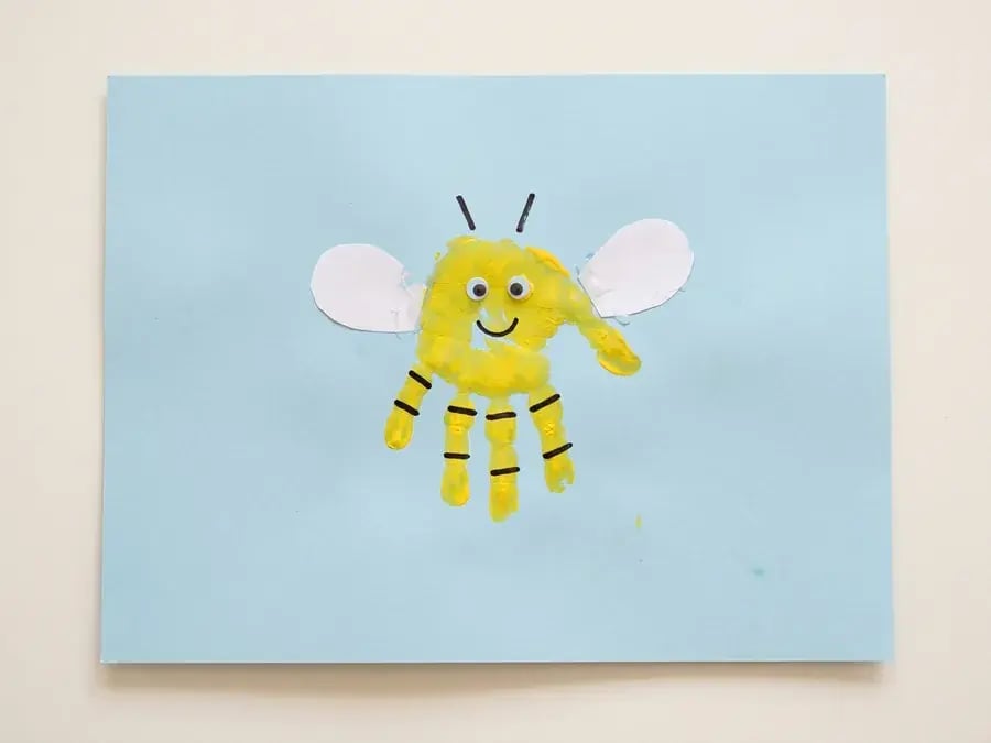 Handprint bee, an easy May craft for preschoolers ages 3 to 5