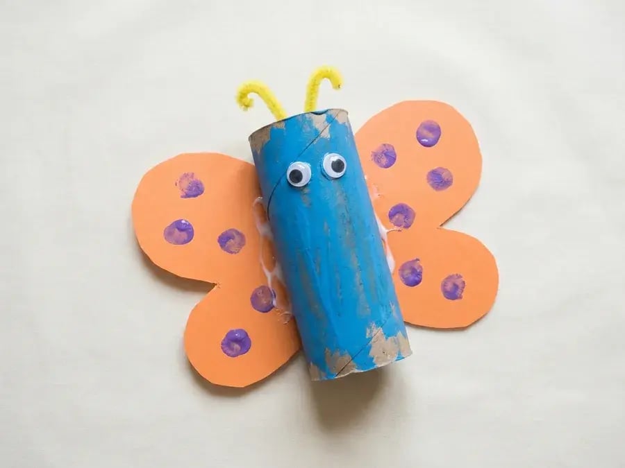 Toilet roll butterfly, an easy May craft for preschoolers ages 3 to 5