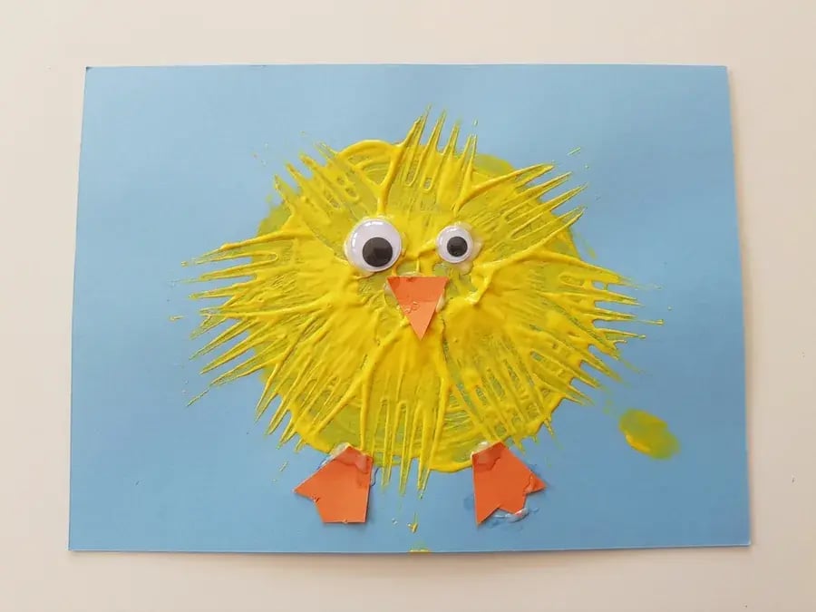 Fork painted chick, an easy farm craft for preschoolers ages 3 to 5