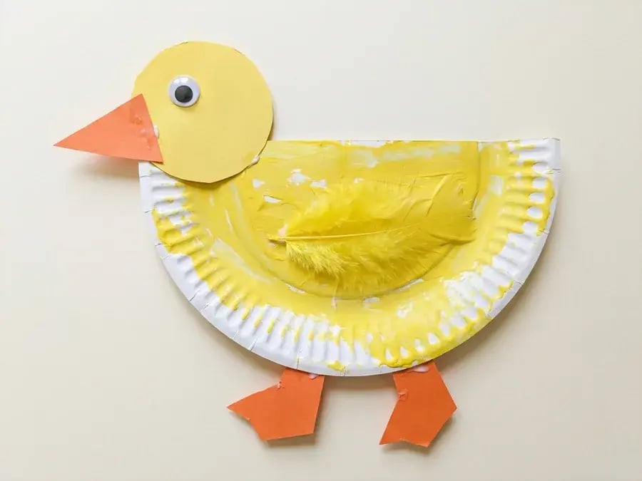 Paper plate duck, an easy farm craft for preschoolers ages 3 to 5