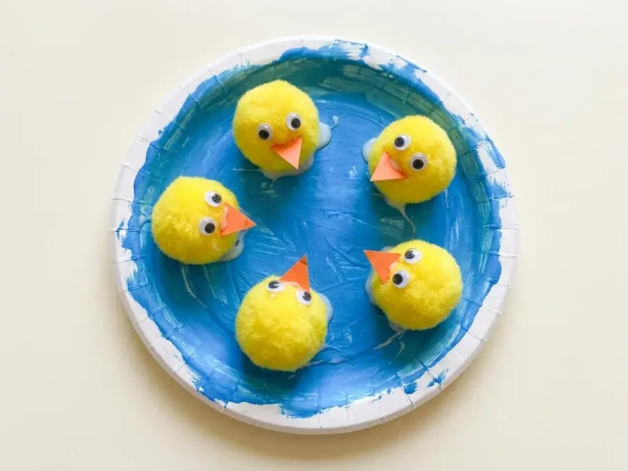 Pom pom ducks on a pond, an easy farm craft for preschoolers ages 3 to 5