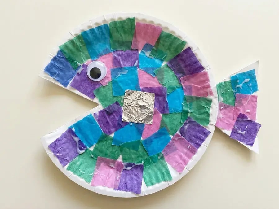 Paper plate rainbow fish, an easy paper plate craft for preschoolers ages 3 to 5
