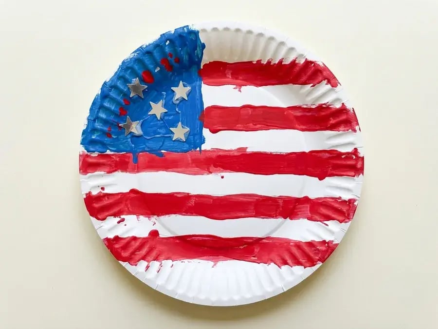 Paper plate flag, an easy February craft for preschoolers ages 3 to 5