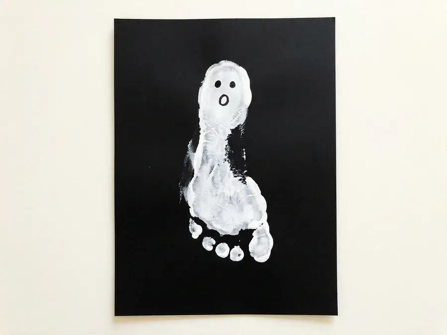 Footprint ghost, an easy ghost craft for preschoolers made with simple supplies