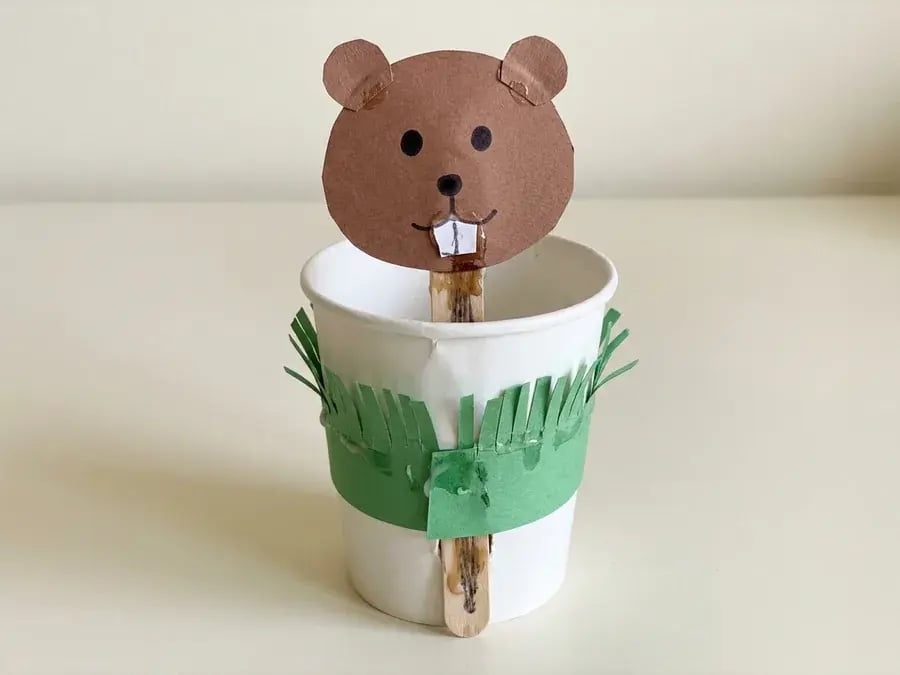 Pop-up cup groundhog, an easy February craft for preschoolers ages 3 to 5