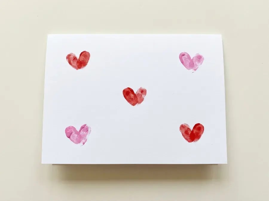 Fingerprint heart card, an easy February craft for preschoolers ages 3 to 5