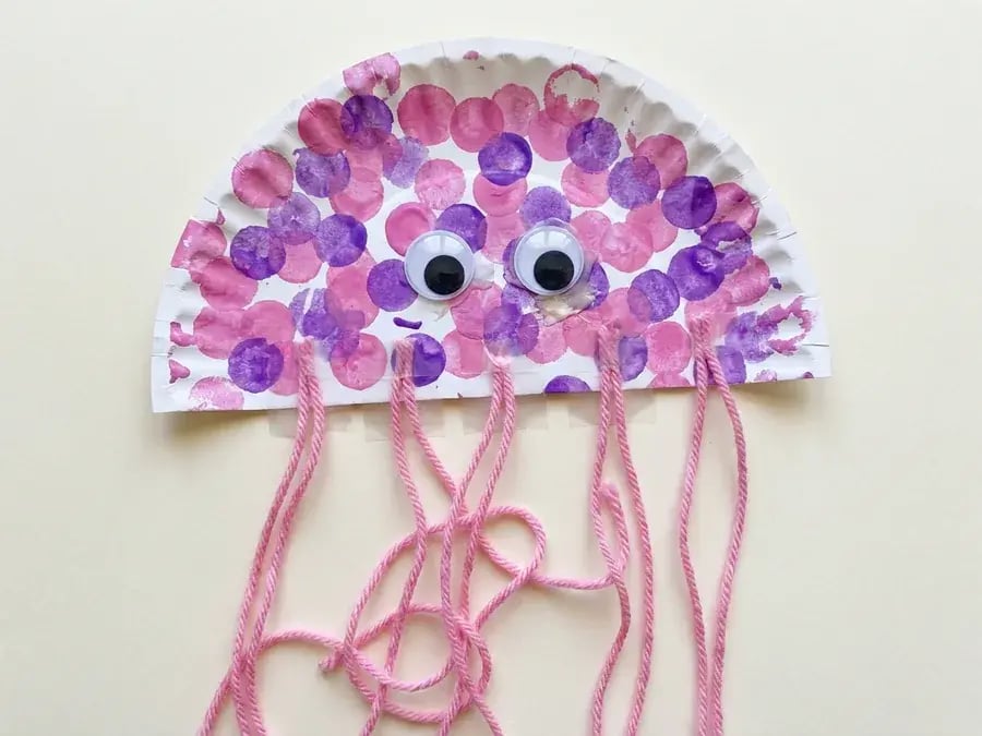 Paper plate jellyfish, an easy paper plate craft for preschoolers ages 3 to 5