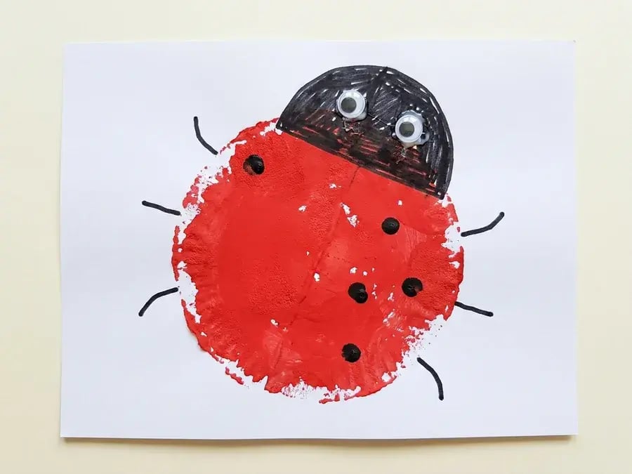 Sponge stamped ladybug, an easy ladybug craft for preschoolers ages 3 to 5