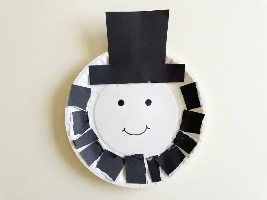 Paper plate Abraham Lincoln, an easy February craft for preschoolers ages 3 to 5