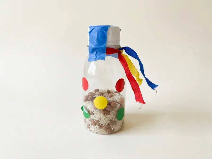 Shaker noise maker, an easy January craft for preschoolers ages 3 to 5