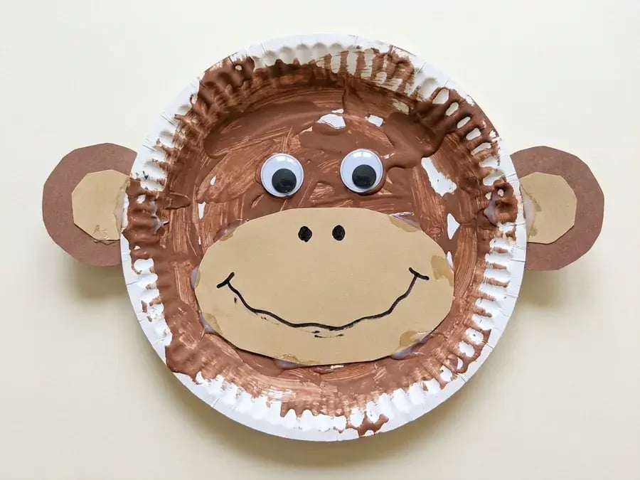 Paper plate monkey, an easy zoo craft for preschoolers ages 3 to 5