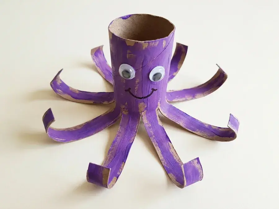 Toilet paper roll octopus, an easy number craft for preschoolers ages 3 to 5