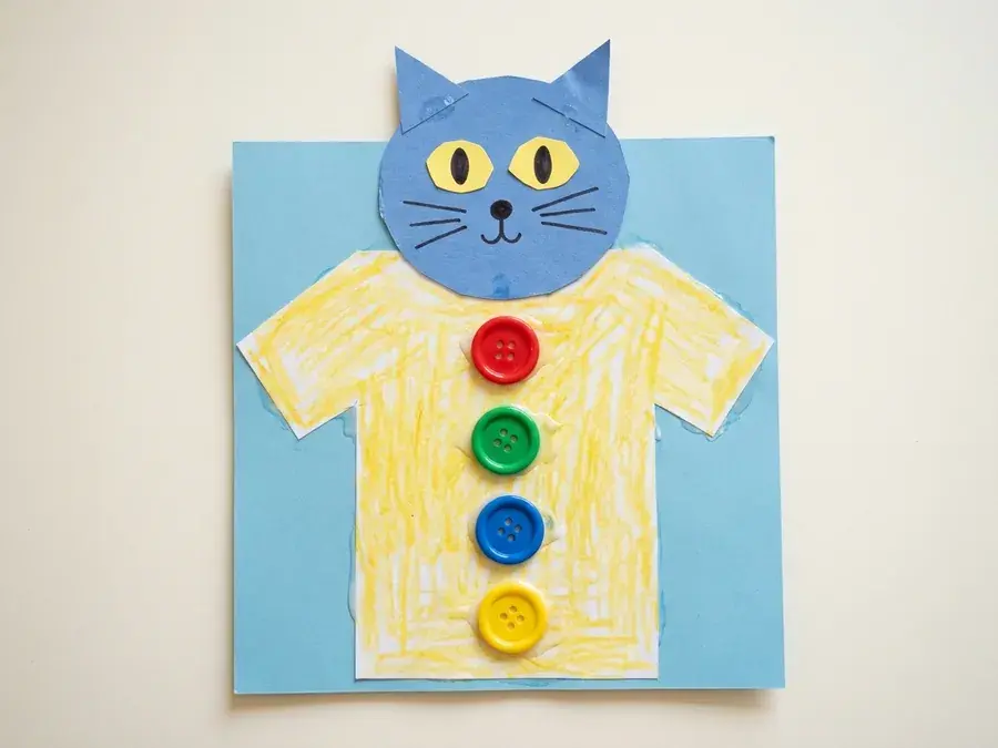 Pete's groovy buttons shirt, an easy Pete the Cat craft for preschoolers ages 3 to 5