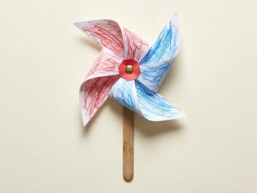 Paper pinwheel, an easy 4th of July craft for preschoolers ages 3 to 5