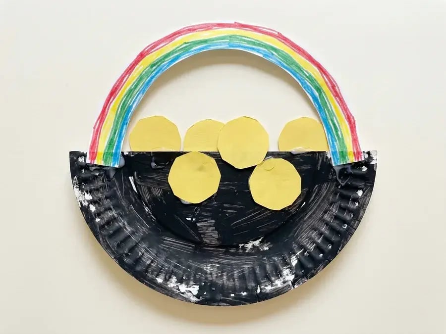 Pot of gold paper plate, an easy March craft for preschoolers ages 3 to 5