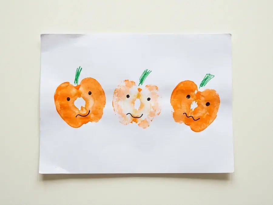 Apple stamped pumpkins, an easy pumpkin craft for preschoolers ages 3 to 5