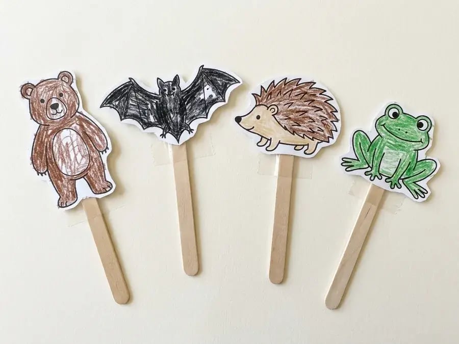 Hibernating animal puppets, an easy frog craft for preschoolers ages 3 to 5