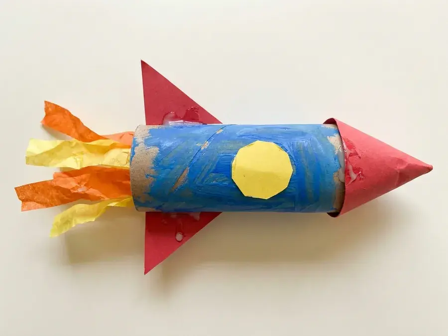 Cardboard tube rocket, an easy 4th of July craft for preschoolers ages 3 to 5