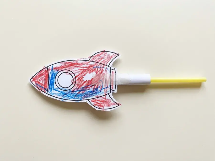 Straw rocket, an easy 4th of July craft for preschoolers ages 3 to 5