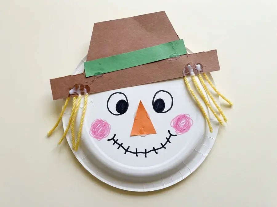 Paper plate scarecrow, an easy paper plate craft for preschoolers ages 3 to 5