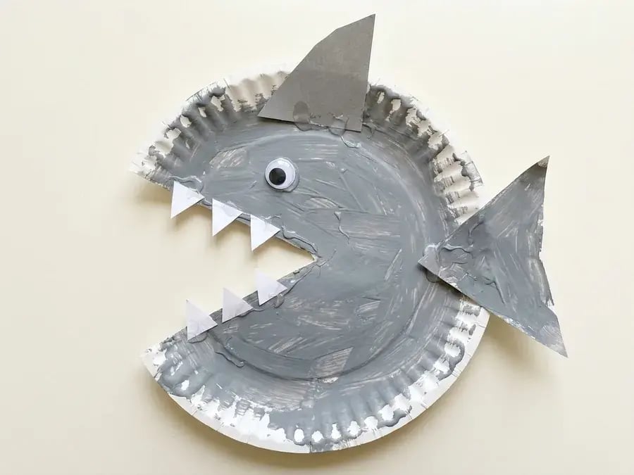 Paper plate shark, an easy shark craft for preschoolers ages 3 to 5