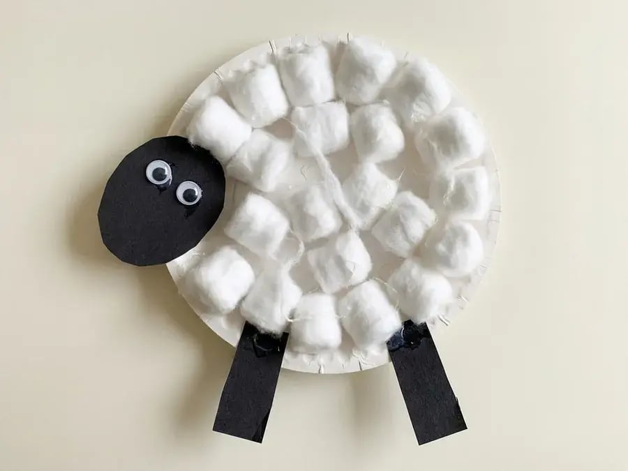 Cotton ball sheep, an easy paper plate craft for preschoolers ages 3 to 5