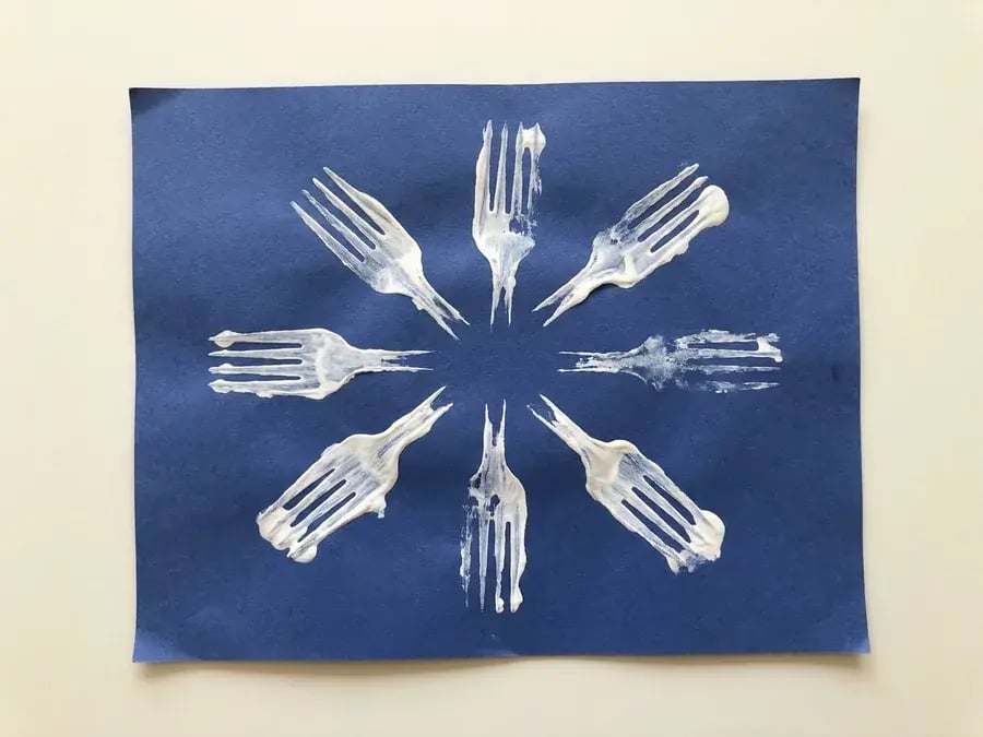 Fork painted snowflake, an easy snowflake craft for preschoolers ages 3 to 5