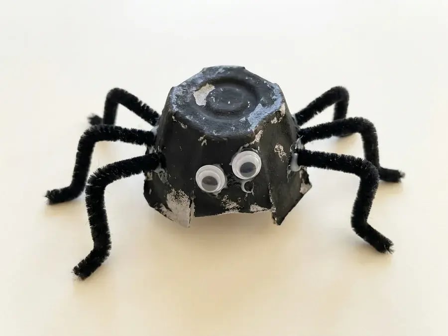 Egg carton spider, an easy bug and insect craft for preschoolers ages 3 to 5