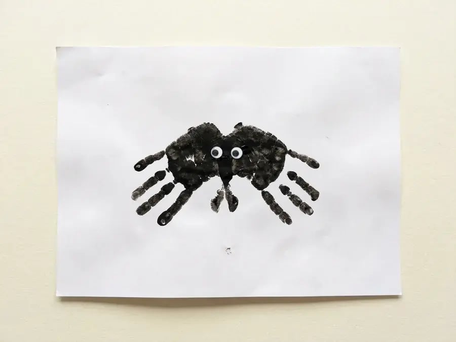 Handprint spider, an easy bug and insect craft for preschoolers ages 3 to 5