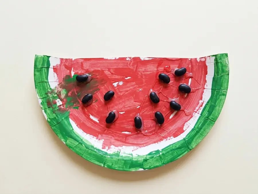Paper plate watermelon, an easy paper plate craft for preschoolers ages 3 to 5