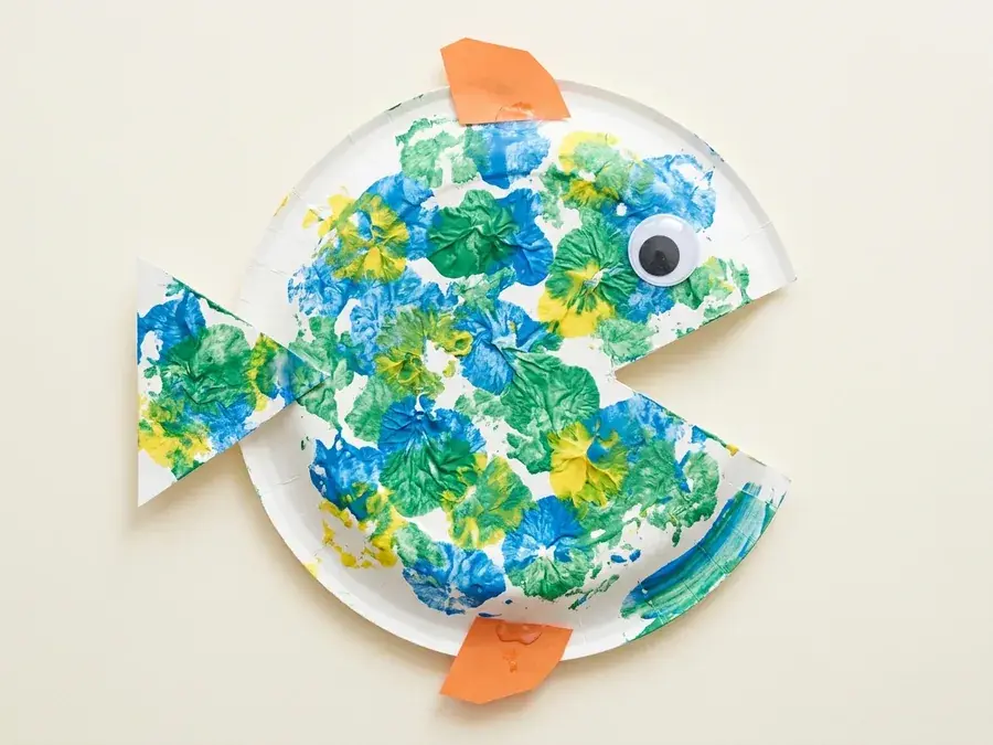 Foil painted paper plate fish, an easy Rainbow Fish craft for preschoolers ages 3 to 5