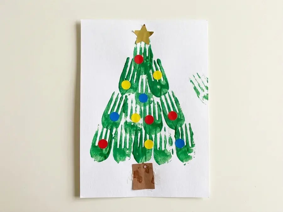 Fork painted Christmas tree, an easy christmas tree craft for preschoolers ages 3 to 5