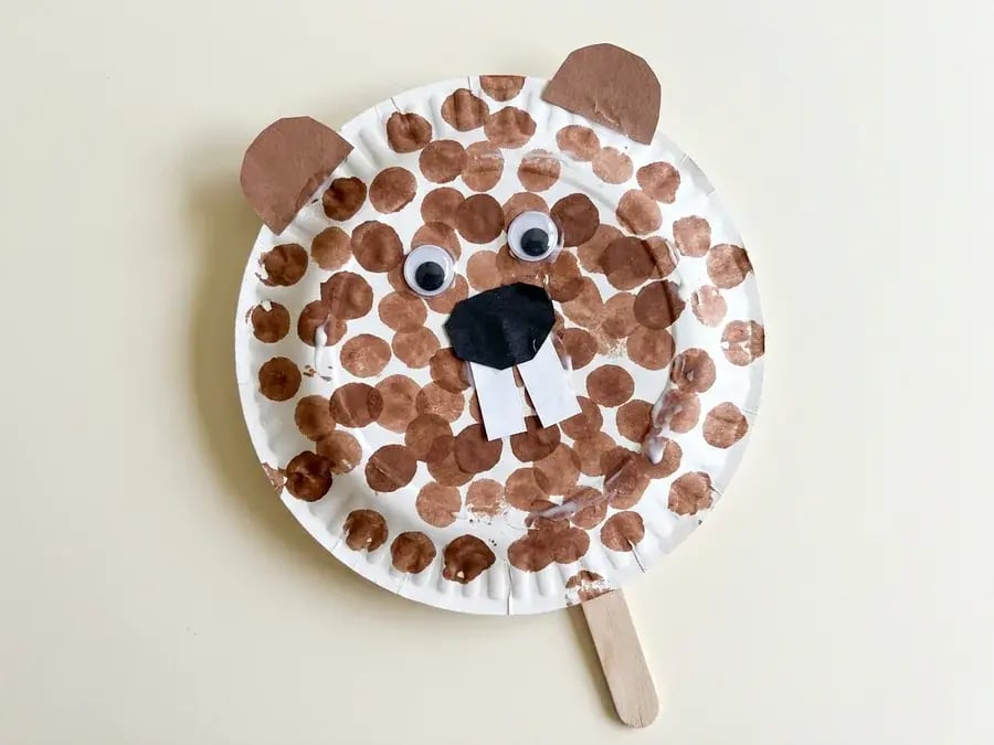Paper plate groundhog puppet, an easy February craft for preschoolers ages 3 to 5