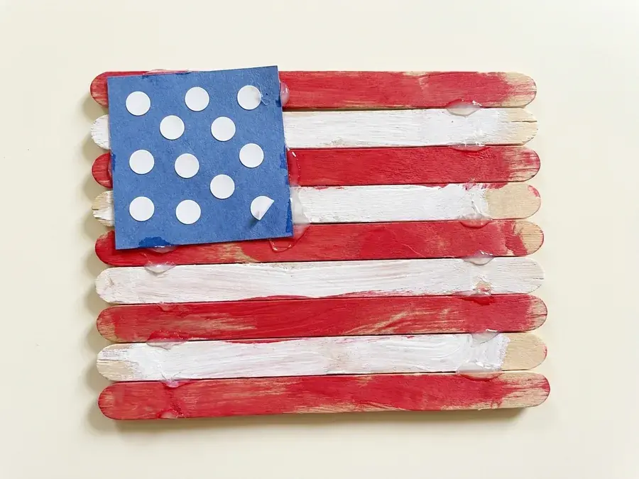 Craft stick flag, an easy 4th of July craft for preschoolers ages 3 to 5