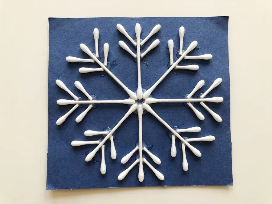 Cotton swab snowflake, an easy snowflake craft for preschoolers ages 3 to 5