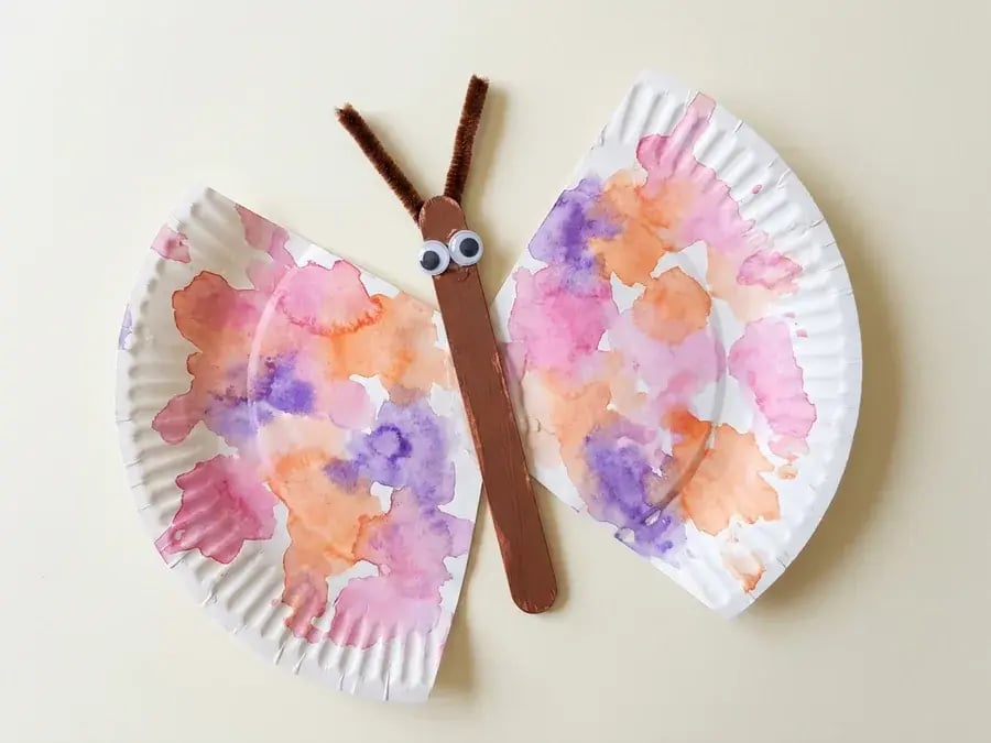 Paper plate butterfly, an easy paper plate craft for preschoolers ages 3 to 5